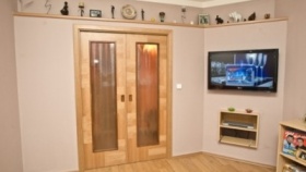 Přiložení stavebního pouzdra ke stávající zdi. zdroj www.posuvne-dvere-stavebni-pouzdra.cz