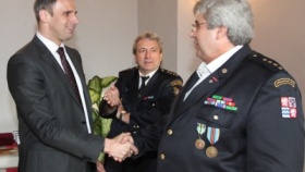 Na snímku hejtmani Josef Řihák (vpravo) a Jiří Zimola (vlevo).