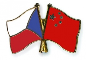 zdroj: crossed-flag-pins.com