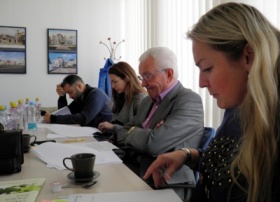 Výběrová komise správní rady Nadačního fondu Evy Matějkové (zleva) Marek Matějka, Petra Čopová, Josef Matějka a konzultantka Nadačního fondu a ředitelka Dobrovolnického centra v Ústí nad Labem Lenka Černá. Foto: Alena Volfová