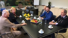 Na lišovské radnici se uskutečnilo pravidelné setkání členů Sdružení pro obchvat Lišova a Štěpánovic. Vedle místopředsedy Senátu Jiřího Šestáka se ho zúčastnili také starostka Třeboně Terezie Jenisová, tajemník třeboňského městského úřadu Aleš Valder, starosta Lišova Jiří Švec a starosta Štěpánovic Václav Kopačka.
