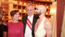 Conchita s rakouským prezidentem a jeho manželkou Kliknutím zvětšíte obrázek