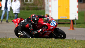 Jorn Hamberg, Nizozemí, Yamaha R6, třída supersport, v zatáčce Boschbocht Jorn Hamberg, Nizozemí, Yamaha R6, třída supersport, v zatáčce Boschbocht