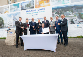 Symbolického aktu poklepání na základní kámen se vedle hlavy státu zúčastnili: generální ředitel liberecké nemocnice Richard Lukáš, hejtman Libereckého kraje Martin Půta, starosta města Turnov Tomáš Hocke, primátor statutárního města Liberec Jaroslav Zámečník, starosta města Frýdlant Dan Ramzer a za konsorcium stavebních dodavatelů Petr Syrovátko.