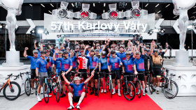 Z Prahy na červený koberec do Karlových Varů Z Prahy na červený koberec do Karlových Varů