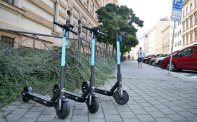 Elektrokoloběžky na území města čekají přísnější pravidla