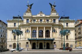 Rekonstrukce Vinohradského divadla je o krok blíž