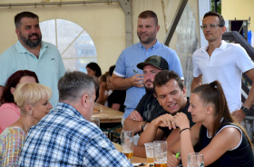 V Chlumci lidé plesali na setkání rodáků