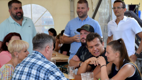 V Chlumci lidé plesali na setkání rodáků V Chlumci lidé plesali na setkání rodáků