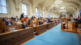 Senát schválil 88 nominací na státní vyznamenání Senát schválil 88 nominací na státní vyznamenání