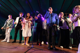 Noc s hvězdami vynesla skoro 80 tisíc korun pro vozíčkáře