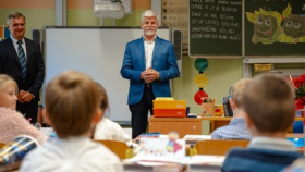 Prezident zavítal mezi žáky na Karlovarsku Prezident zavítal mezi žáky na Karlovarsku