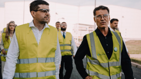 Ministr životního prostředí navštívil Knaufinsulation v Krupce Ministr životního prostředí navštívil Knaufinsulation v Krupce