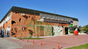 V areálu Akademie věd vzniká velkoformátové graffiti