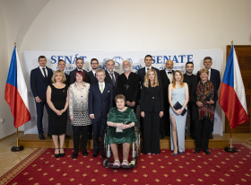 Stříbrné medaile předsedy Senátu letos získalo 17 osobností Stříbrné medaile předsedy Senátu letos získalo 17 osobností