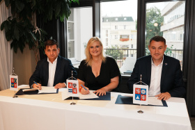 Tři kraje se zavázaly ke spolupráci při podpoře geoparků Tři kraje se zavázaly ke spolupráci při podpoře geoparků