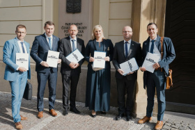 Po spravedlivém rozdělení daní volá už šest krajů Po spravedlivém rozdělení daní volá už šest krajů
