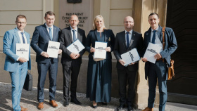 Po spravedlivém rozdělení daní volá už šest krajů Po spravedlivém rozdělení daní volá už šest krajů