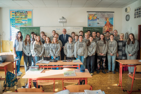 Ministr školství navštívil školy na Pardubicku