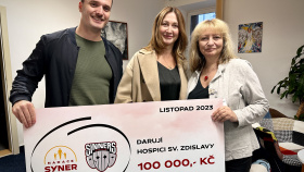 Finanční dar pro hospic od nadace a esportovců Finanční dar pro hospic od nadace a esportovců