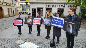 Obránci zvířat protestovali před Potrefenou husou