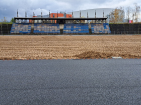 Hrubá stavba plochy na atletickém stadionu je hotová Hrubá stavba plochy na atletickém stadionu je hotová