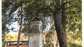 Boží muka prokoukla