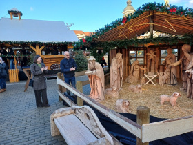 Nový betlém i kluziště ozdobily budějovické náměstí