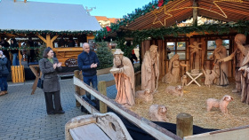 Nový betlém i kluziště ozdobily budějovické náměstí