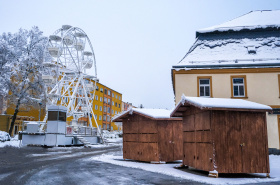 V Sokolově lákají na veřejné bruslení, vyhlídkové kolo i nové vánoční stánky