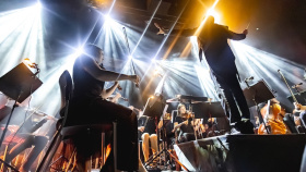 Symfonický orchestr a hokejová hala? Proč ne Symfonický orchestr a hokejová hala? Proč ne