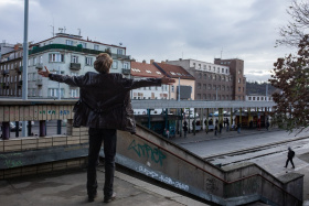 Syrově poetický ponor do devadesátek