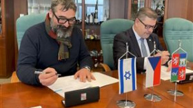 Hejtman podepsal darovací smlouvu na pět milionů pro Stát Izrael Hejtman podepsal darovací smlouvu na pět milionů pro Stát Izrael