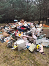 Za likvidaci černých skládek zaplatí Lesy ČR ročně stovky tisíc korun