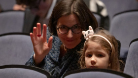 Děti tleskaly i tančily na dalším koncertu hradecké Filharmonie