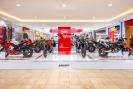 Motorky Ducati zdobí pražské obchodní centrum Arkády Pankrác Kliknutím zvětšíte obrázek
