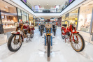 Motorky Ducati zdobí pražské obchodní centrum Arkády Pankrác Kliknutím zvětšíte obrázek