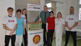 Pákaři tentokrát využili ruce pro dobrou věc