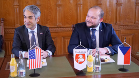 Pardubice přivítaly amerického velvyslance Pardubice přivítaly amerického velvyslance