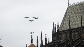 Armádní stíhačky nad Prahou