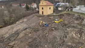 Kraj nabízí finanční pomoc s řešením sesuvu v Žiželicích