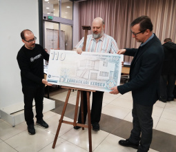 Bankovka Bohumila Hrabala a jeho chata v Kersku