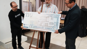 Bankovka Bohumila Hrabala a jeho chata v Kersku