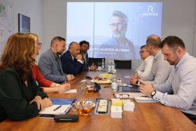 Na návštěvě u výrobce brýlových čoček