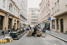 Vachova ulice se přes léto změní na obývák