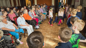 Den matek oslavili s Korálkem a v předstihu