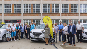 Do vozového parku příspěvkových organizací přibylo dalších osm elektromobilů Do vozového parku příspěvkových organizací přibylo dalších osm elektromobilů