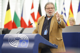 Alexandr Vondra: Politika je o umění nacházet spojence Alexandr Vondra: Politika je o umění nacházet spojence