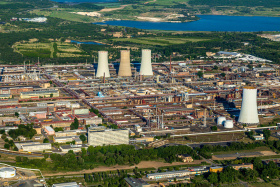 ORLEN Unipetrol zbourá v Litvínově dvě chladicí věže