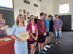 Gymnazisté ze Sokolova vysportovali 100 tisíc korun pro zařízení v kraji